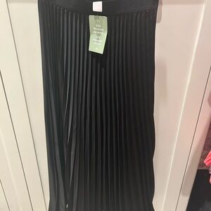 H&M Black Midi Pleated Skirt